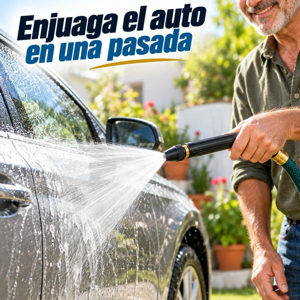 Hombre enjuagando un auto con el chorro en abanico de la pistola LavaJet