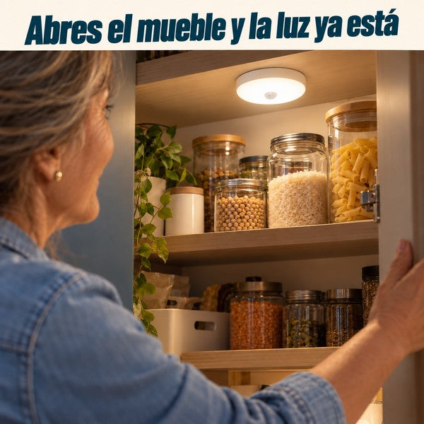 Luz Lucerito encendida dentro de la despensa