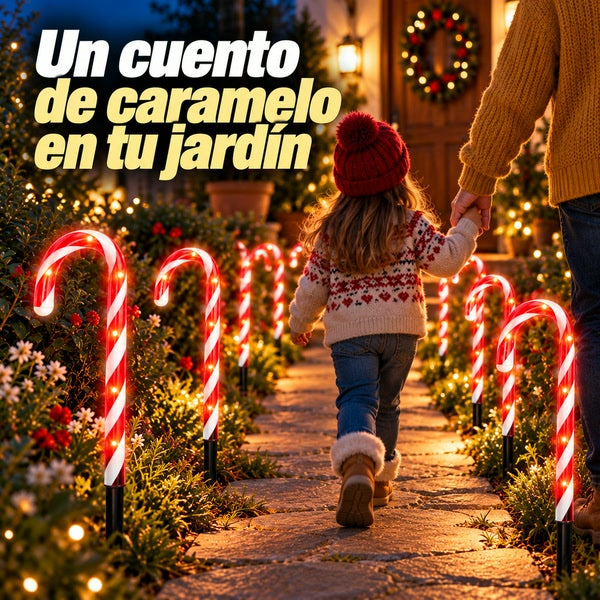 Niña caminando de la mano entre bastones navideños luminosos